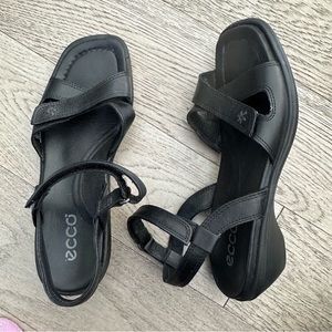 NWOT Ecco strappy sandals size 38